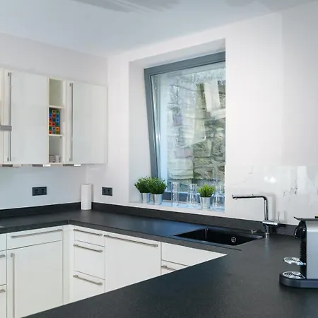 아파트 Luxurioese Maisonette Oase Mit Panoramablick 슈투트가르트