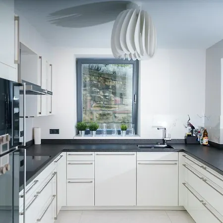 아파트 Luxurioese Maisonette Oase Mit Panoramablick 슈투트가르트